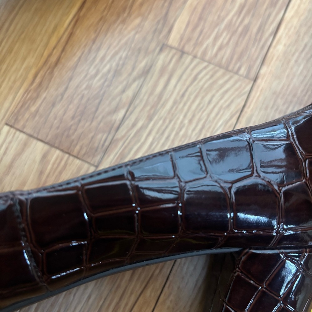 Anne Klein IFlex Dark Brown Croc-Embossed Loafer Style Pumps, Size 7.5 - Picture 13 of 15